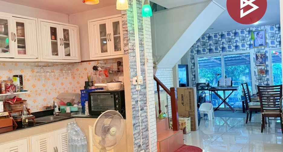 For sale 6 ベッドルーム townhouse in Saphan Sung, Bangkok