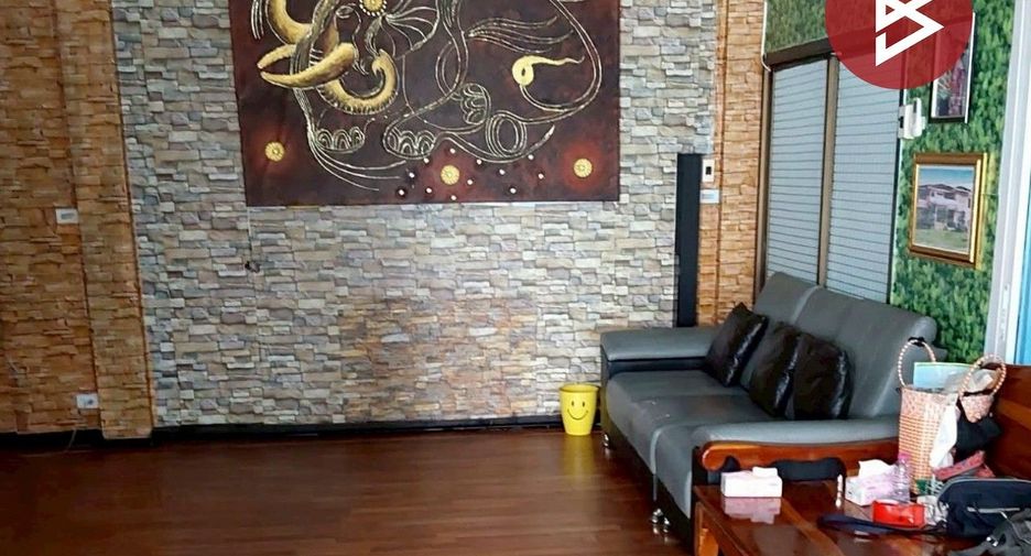 For sale 6 ベッドルーム townhouse in Saphan Sung, Bangkok
