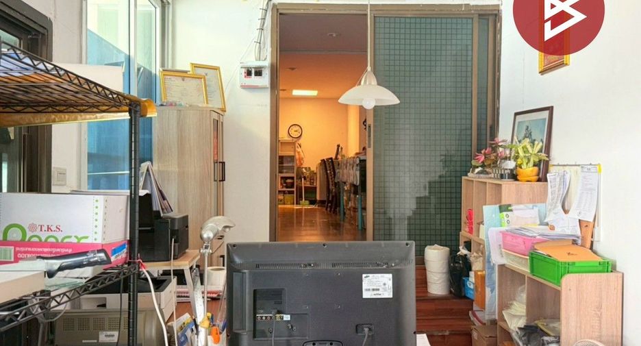 For sale 6 ベッドルーム townhouse in Saphan Sung, Bangkok