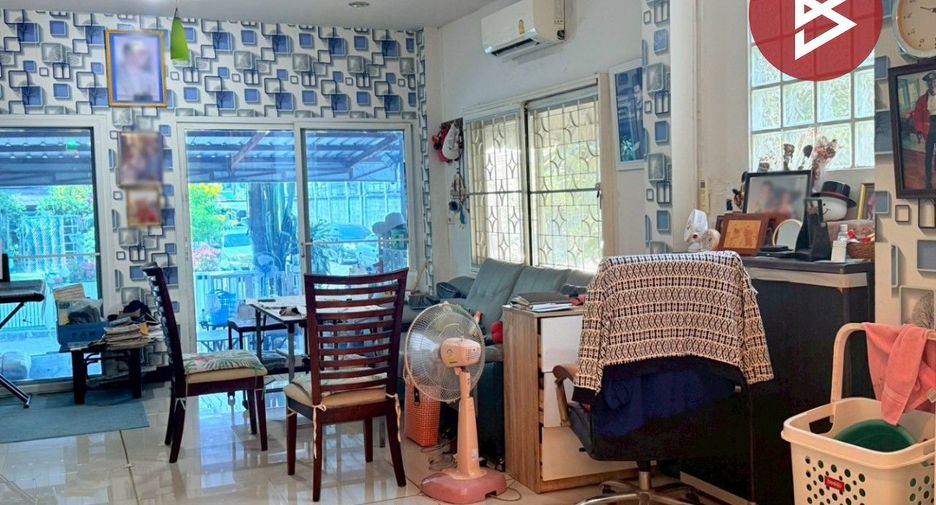 For sale 6 ベッドルーム townhouse in Saphan Sung, Bangkok