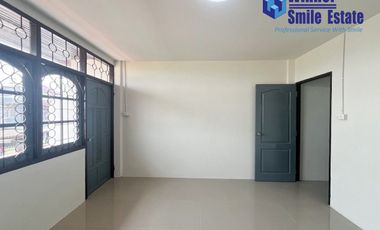 À vendre 2 chambres maison de ville à Bang Na, Bangkok