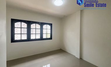 À vendre 2 chambres maison de ville à Bang Na, Bangkok