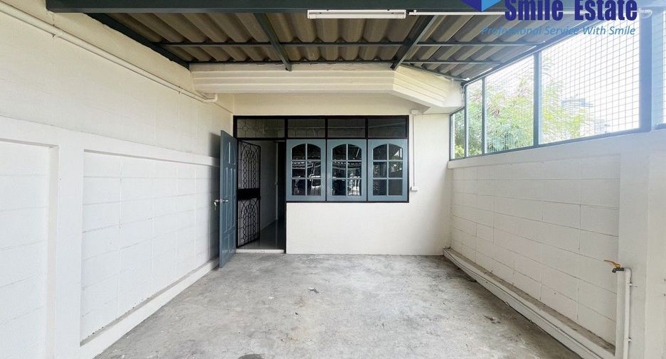 For sale 2 bedrooms townhouse in Bang Na, Bangkok