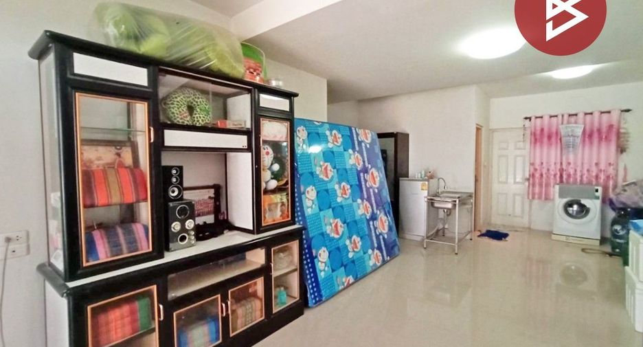 Casa adosada en venta de 3 habitaciones en Phan Thong, Chonburi