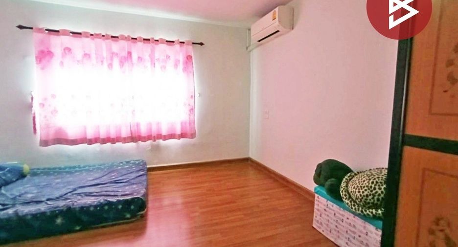 Casa adosada en venta de 3 habitaciones en Phan Thong, Chonburi