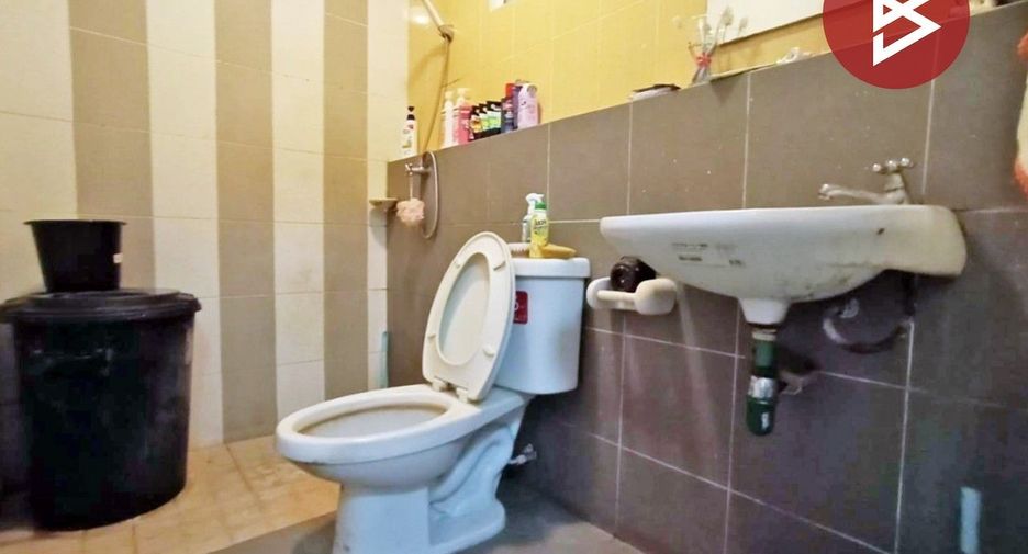 Casa adosada en venta de 3 habitaciones en Phan Thong, Chonburi