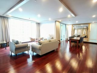 À louer 3 chambres condo à Pathum Wan, Bangkok