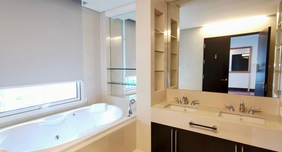 Wohnung zur Miete mit 3 Zimmer in Pathum Wan, Bangkok