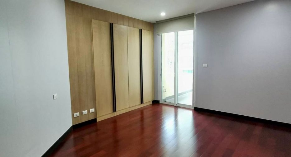 Wohnung zur Miete mit 3 Zimmer in Pathum Wan, Bangkok