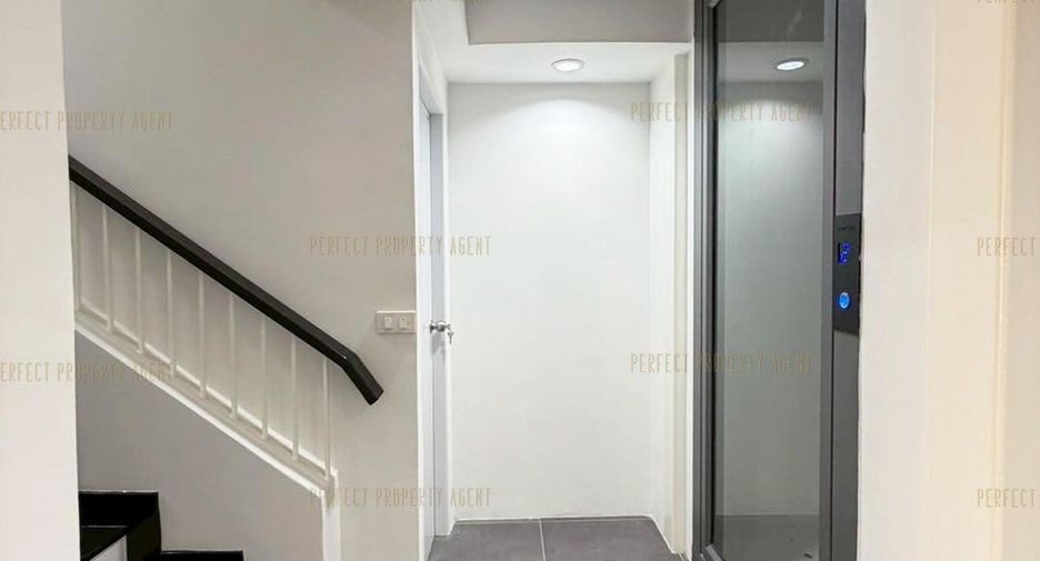 ขาย 4 ห้องนอน บ้านเดี่ยว ใน วัฒนา, กรุงเทพฯ