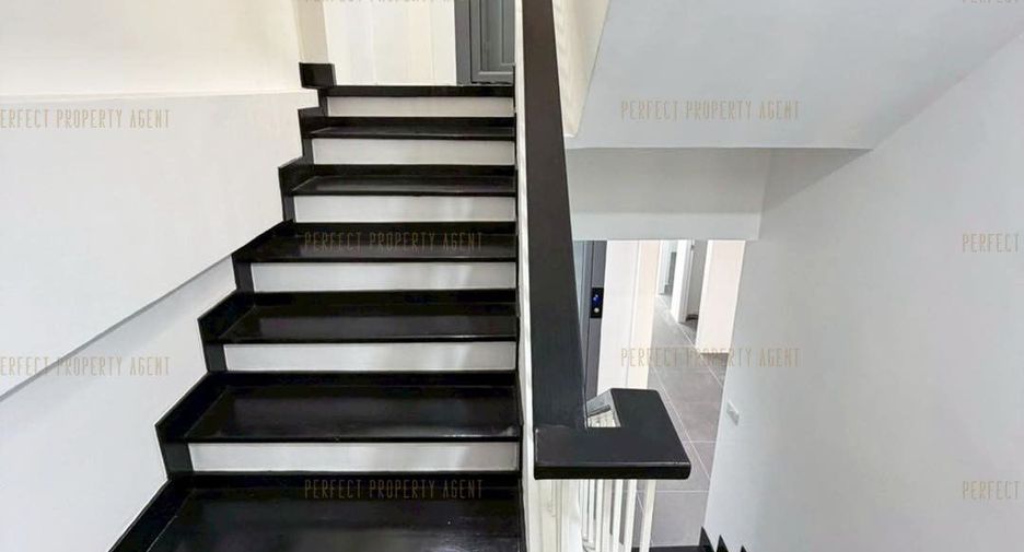 ขาย 4 ห้องนอน บ้านเดี่ยว ใน วัฒนา, กรุงเทพฯ