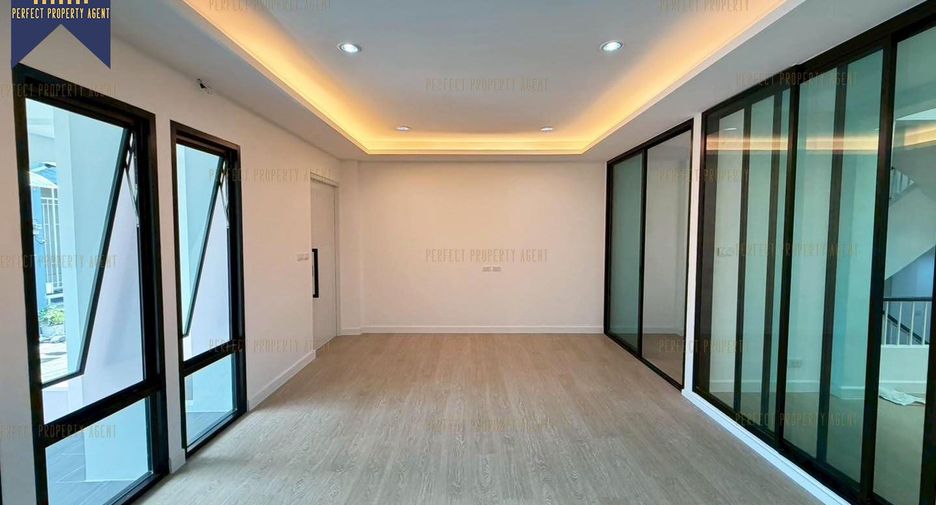 ขาย 4 ห้องนอน บ้านเดี่ยว ใน วัฒนา, กรุงเทพฯ
