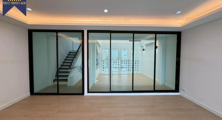 ขาย 4 ห้องนอน บ้านเดี่ยว ใน วัฒนา, กรุงเทพฯ