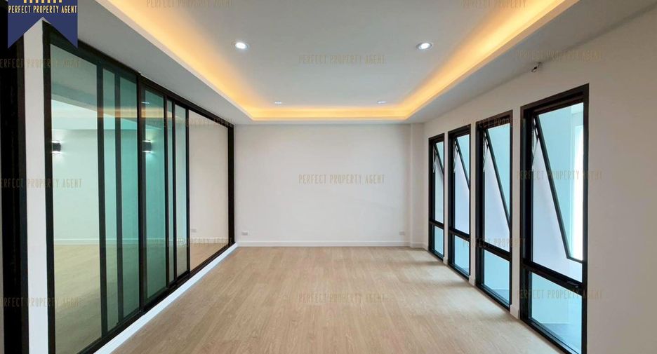 ขาย 4 ห้องนอน บ้านเดี่ยว ใน วัฒนา, กรุงเทพฯ