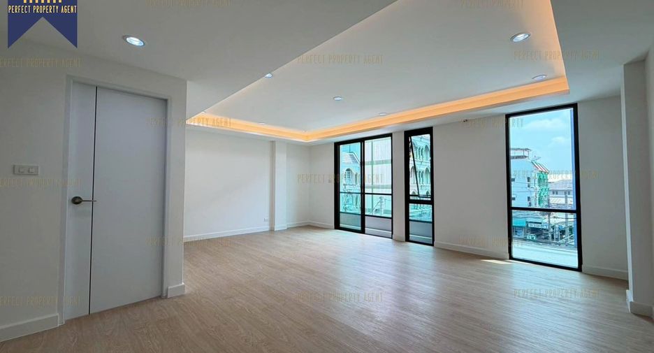 ขาย 4 ห้องนอน บ้านเดี่ยว ใน วัฒนา, กรุงเทพฯ