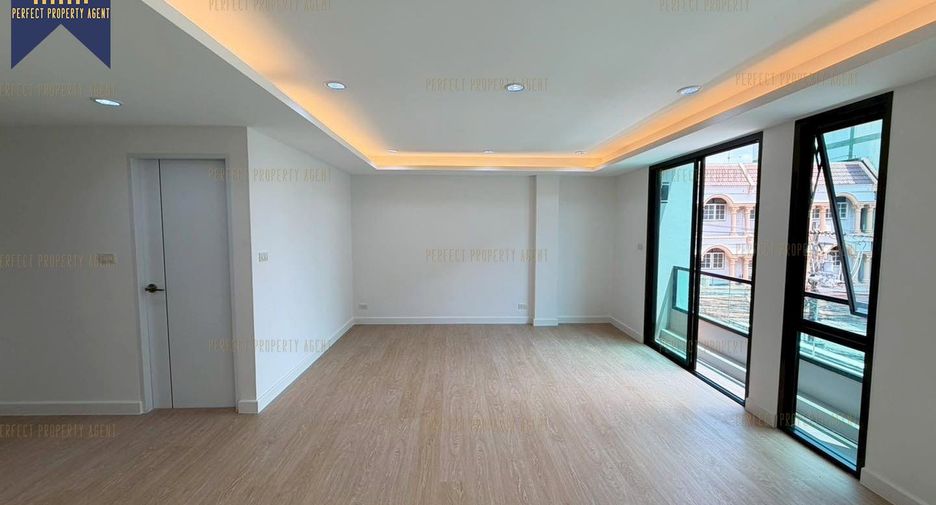 ขาย 4 ห้องนอน บ้านเดี่ยว ใน วัฒนา, กรุงเทพฯ