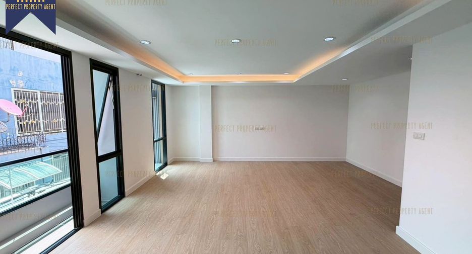 ขาย 4 ห้องนอน บ้านเดี่ยว ใน วัฒนา, กรุงเทพฯ