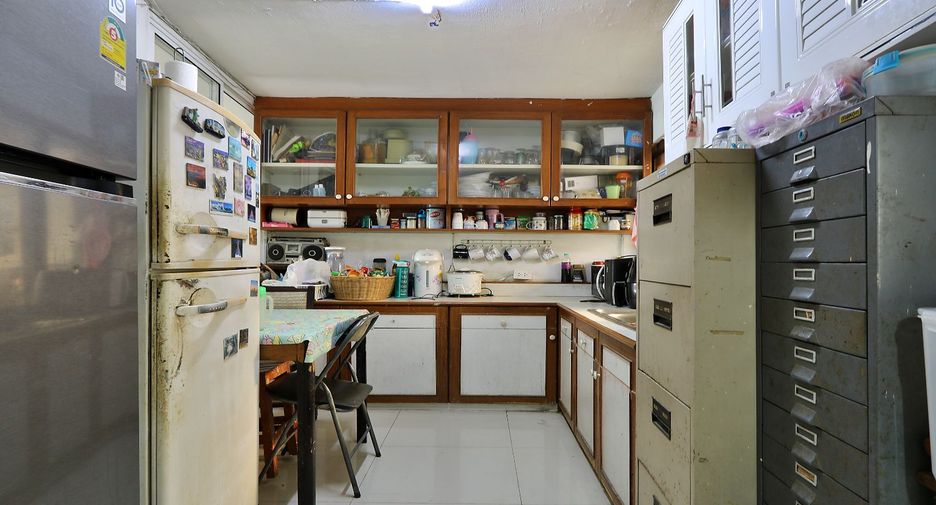 For sale 5 bedrooms townhouse in Sathon, Bangkok
