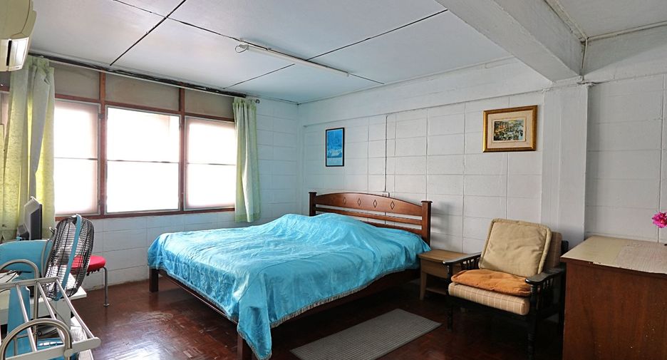 For sale 5 bedrooms townhouse in Sathon, Bangkok