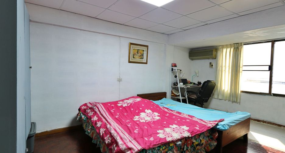 For sale 5 bedrooms townhouse in Sathon, Bangkok