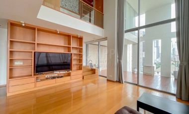 For sale 3 ベッドルーム condo in Sathon, Bangkok