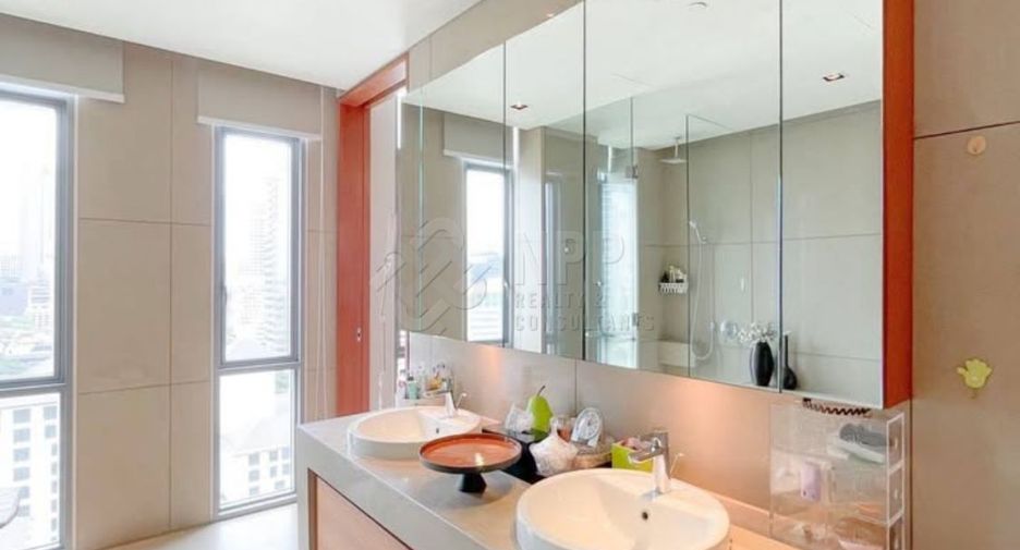 For sale 3 ベッドルーム condo in Sathon, Bangkok
