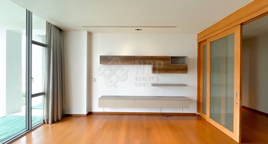 For sale 3 ベッドルーム condo in Sathon, Bangkok
