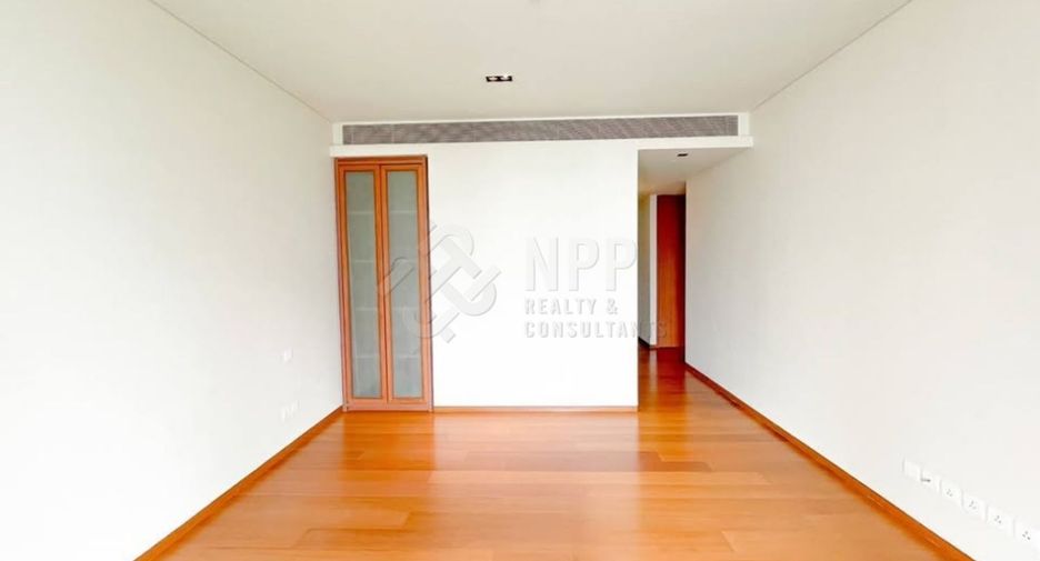 For sale 3 ベッドルーム condo in Sathon, Bangkok