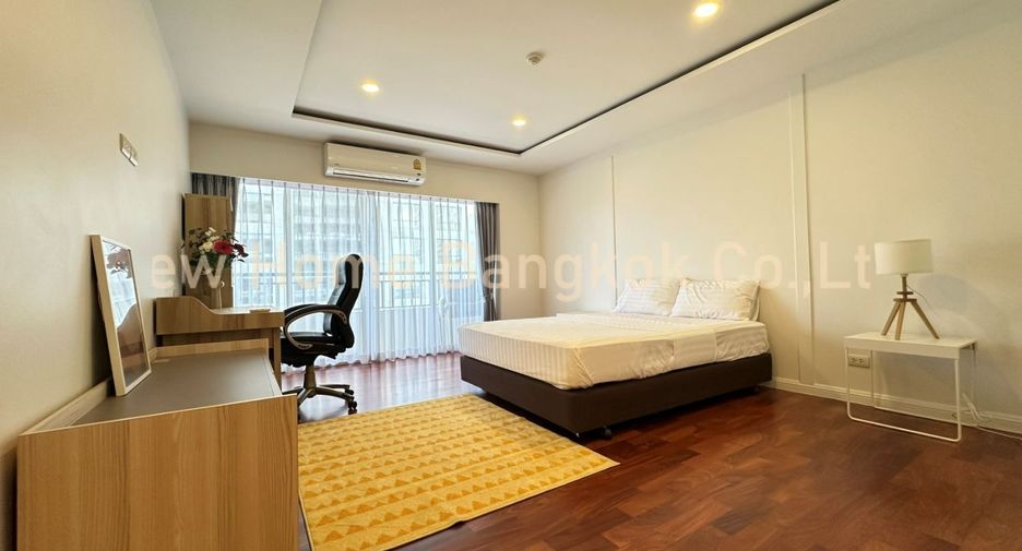 For rent 3 bedrooms condo in Sathon, Bangkok