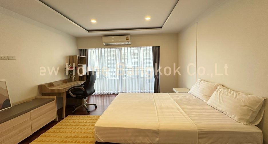 For rent 3 bedrooms condo in Sathon, Bangkok