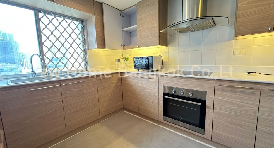 For rent 3 bedrooms condo in Sathon, Bangkok