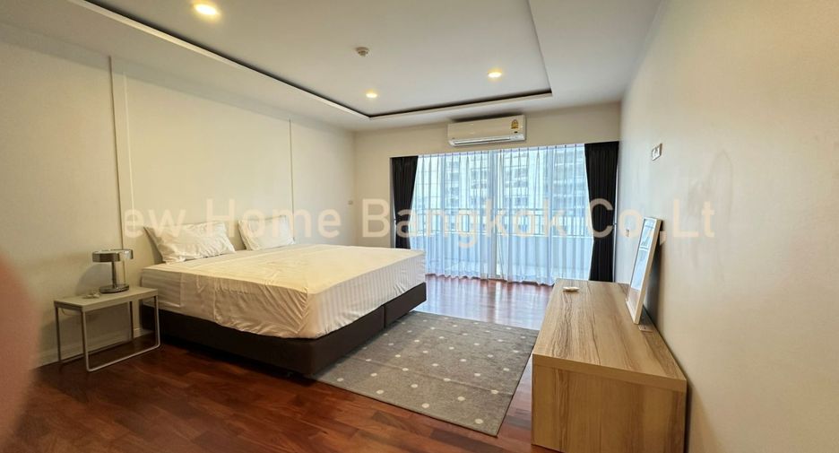 For rent 3 bedrooms condo in Sathon, Bangkok