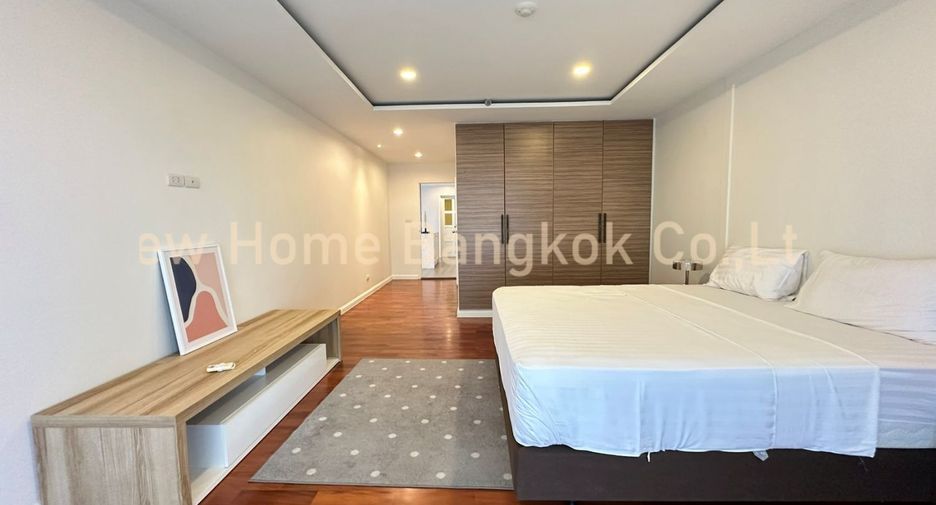 For rent 3 bedrooms condo in Sathon, Bangkok