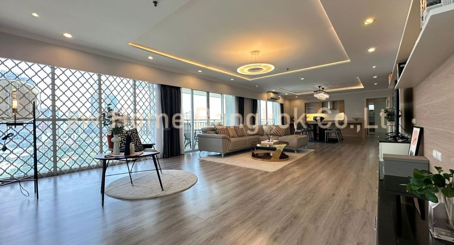 For rent 3 bedrooms condo in Sathon, Bangkok