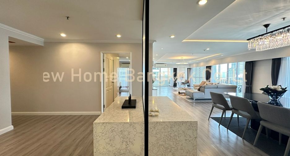 For rent 3 bedrooms condo in Sathon, Bangkok