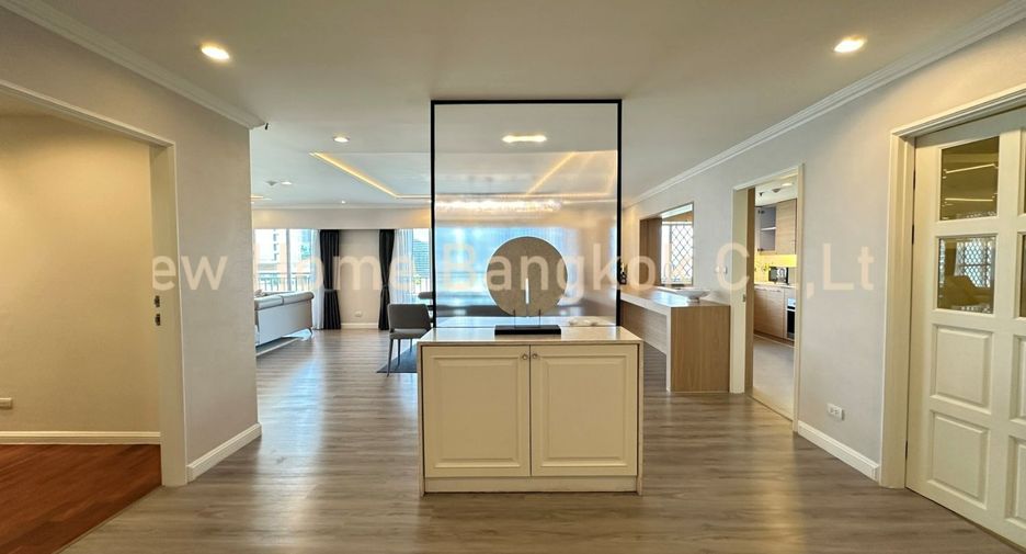 For rent 3 bedrooms condo in Sathon, Bangkok