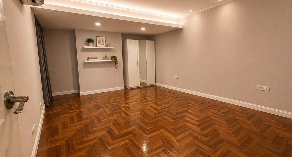For sale 3 bedrooms condo in Watthana, Bangkok
