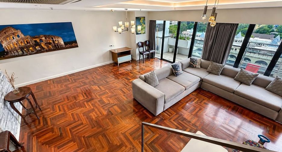 For sale 3 bedrooms condo in Watthana, Bangkok