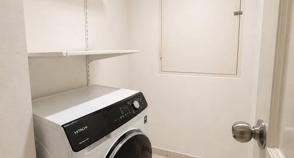 For sale 3 bedrooms condo in Watthana, Bangkok
