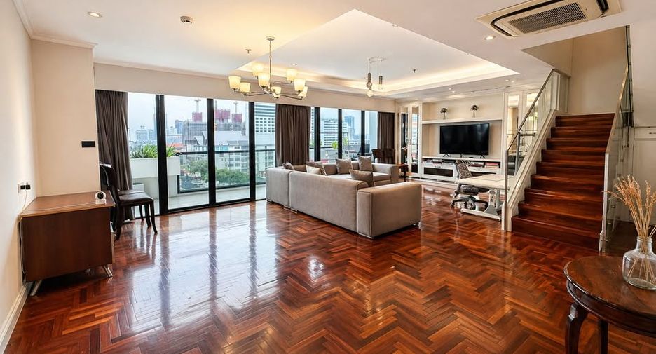 For sale 3 bedrooms condo in Watthana, Bangkok