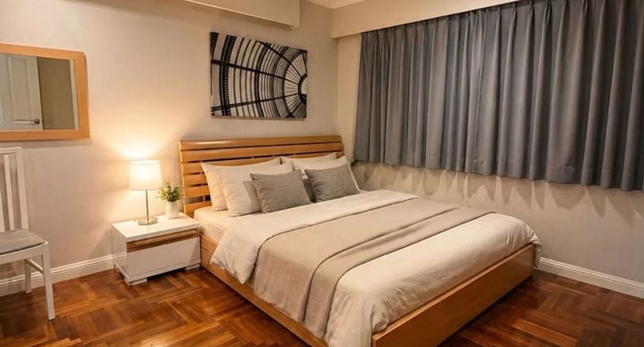 For sale 3 bedrooms condo in Watthana, Bangkok