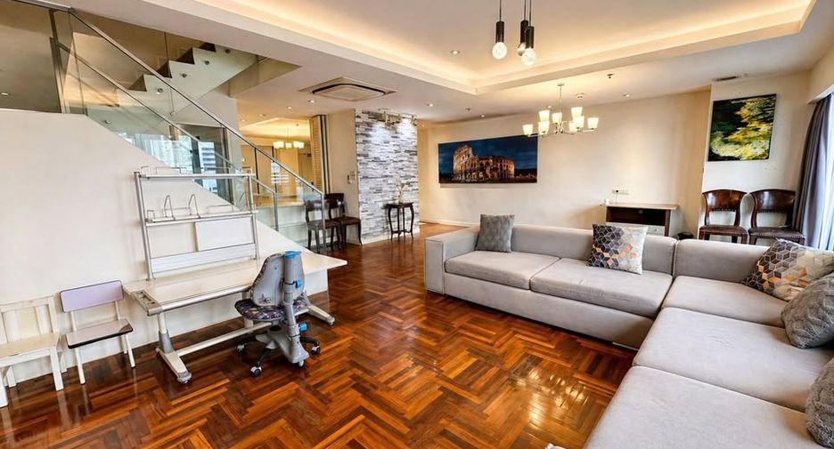 For sale 3 bedrooms condo in Watthana, Bangkok