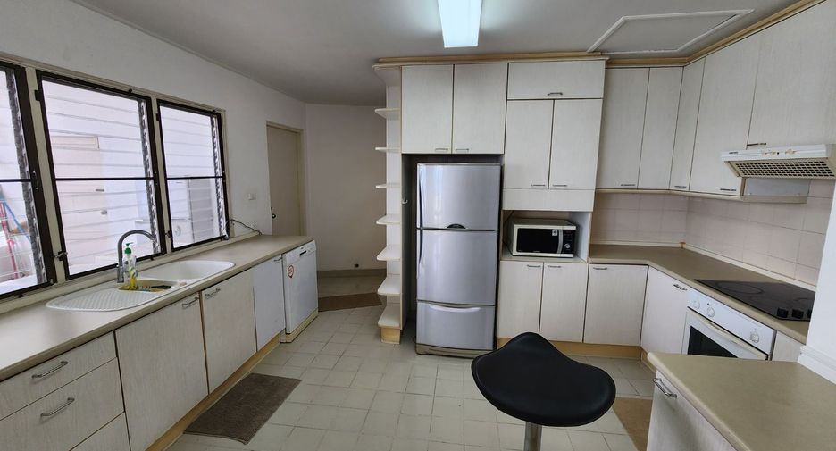 For rent 4 bedrooms condo in Bang Lamung, Chonburi
