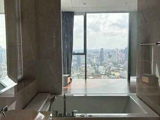 For rent 3 bedrooms condo in Khlong Toei, Bangkok