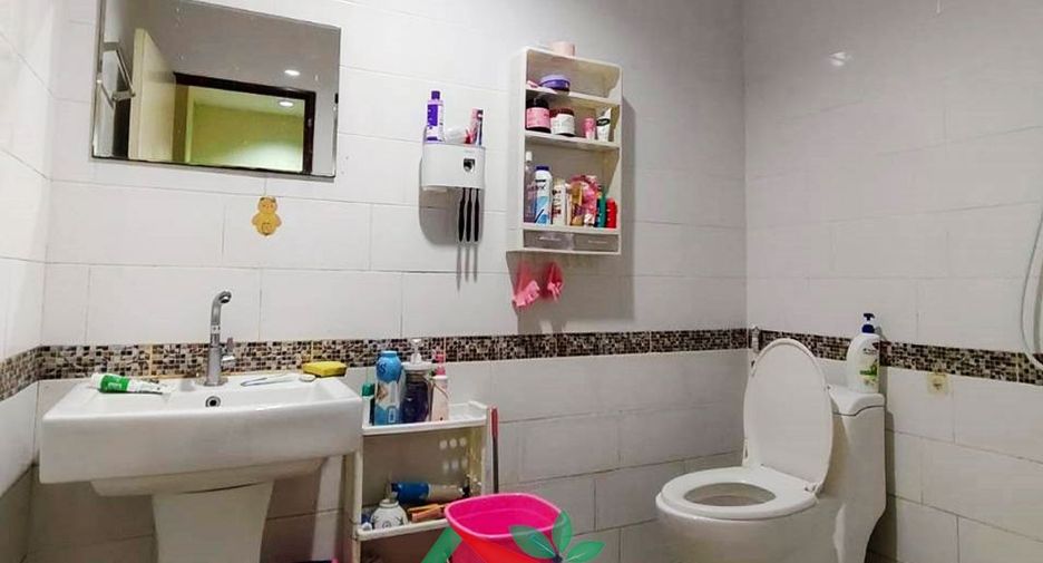 For sale 4 bedrooms townhouse in Phra Samut Chedi, Samut Prakan