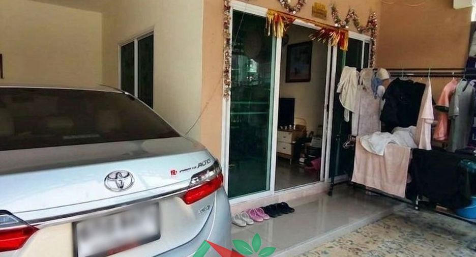 For sale 4 bedrooms townhouse in Phra Samut Chedi, Samut Prakan