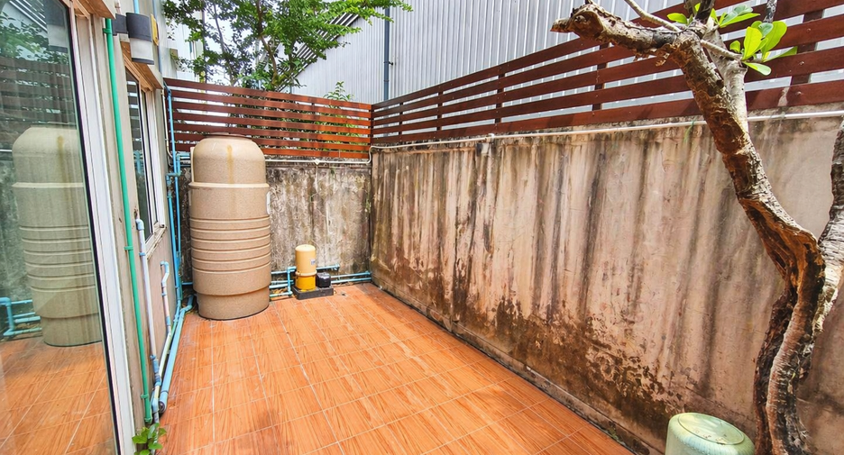 For sale 3 bedrooms townhouse in Min Buri, Bangkok