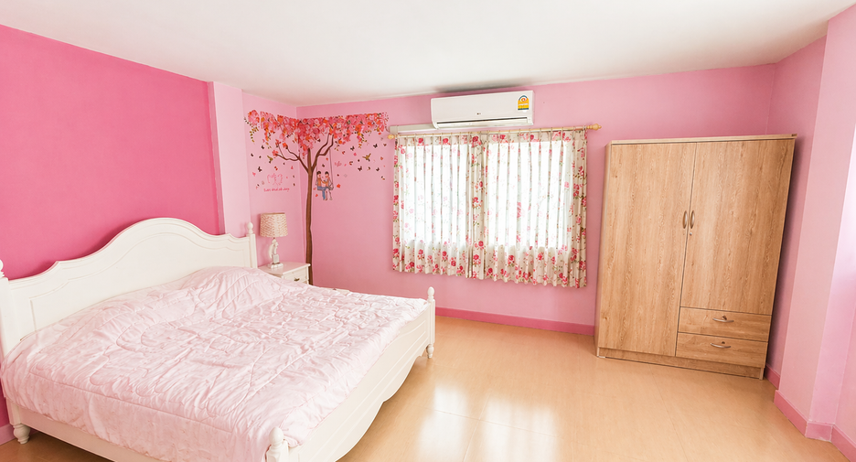For sale 3 bedrooms townhouse in Min Buri, Bangkok