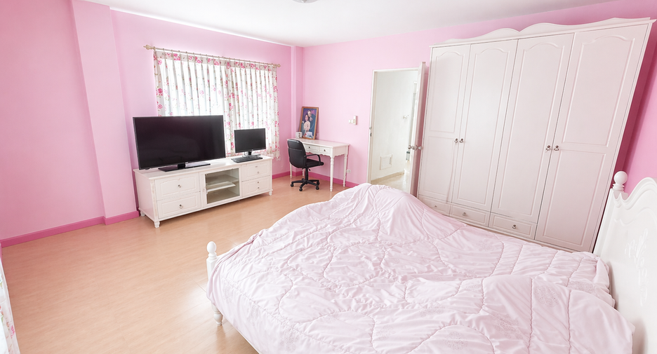 For sale 3 bedrooms townhouse in Min Buri, Bangkok