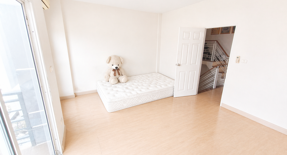 For sale 3 bedrooms townhouse in Min Buri, Bangkok